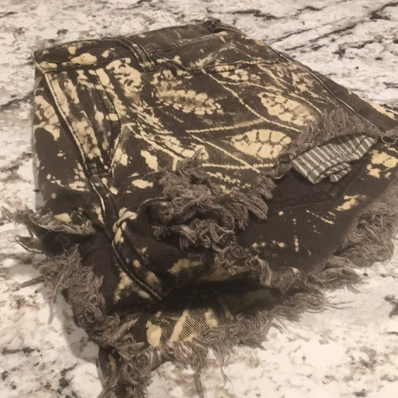 Free People Pants - SALE Free People Cut-Off Shibori Denim Shorts 27